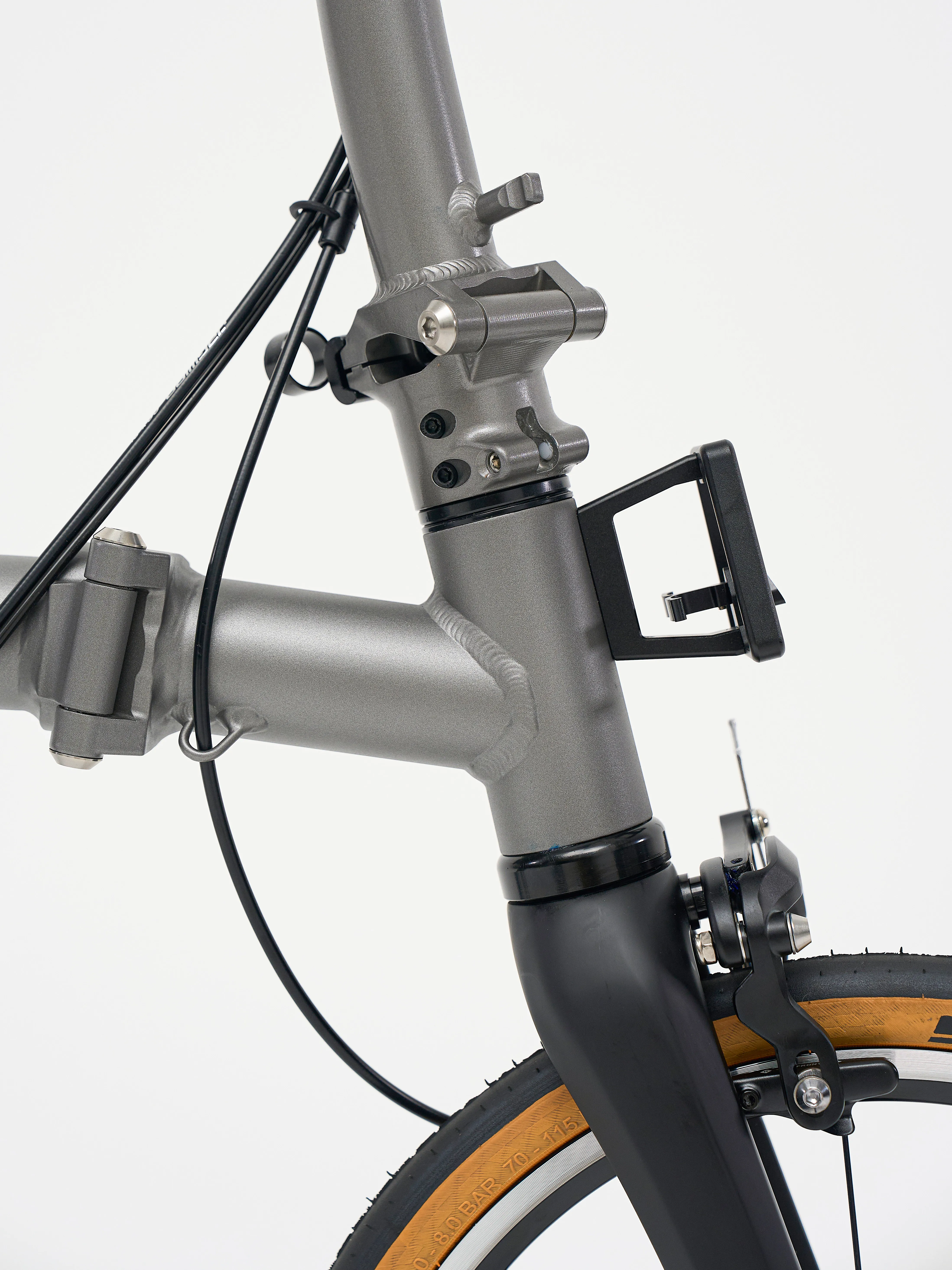 Aerra T800 carbon-fibre steerer fork and head tube assembly with front carrier mount