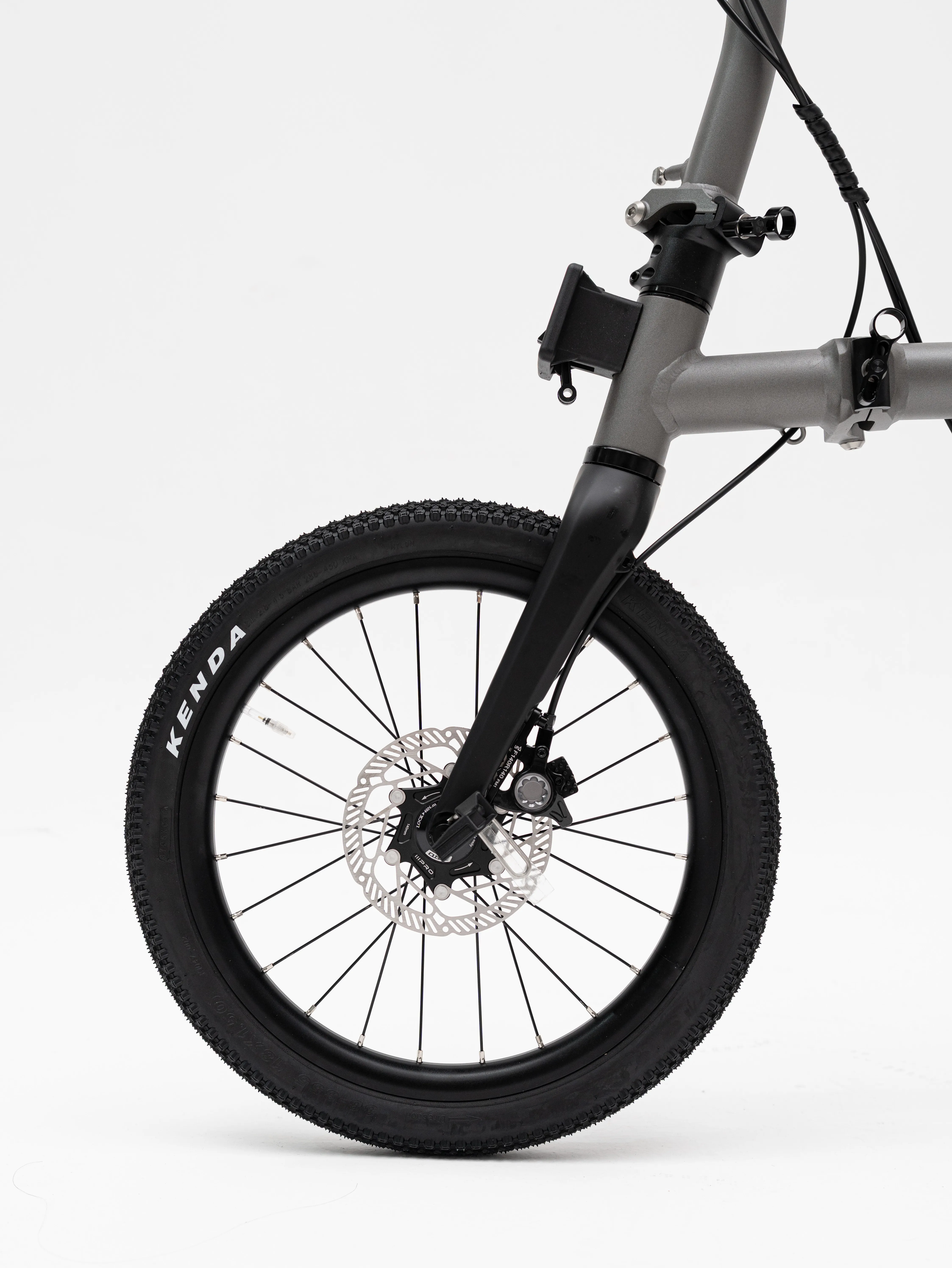 Gravon front wheel detail — hydraulic disc brake rotor and Kenda 18-inch trail tyre