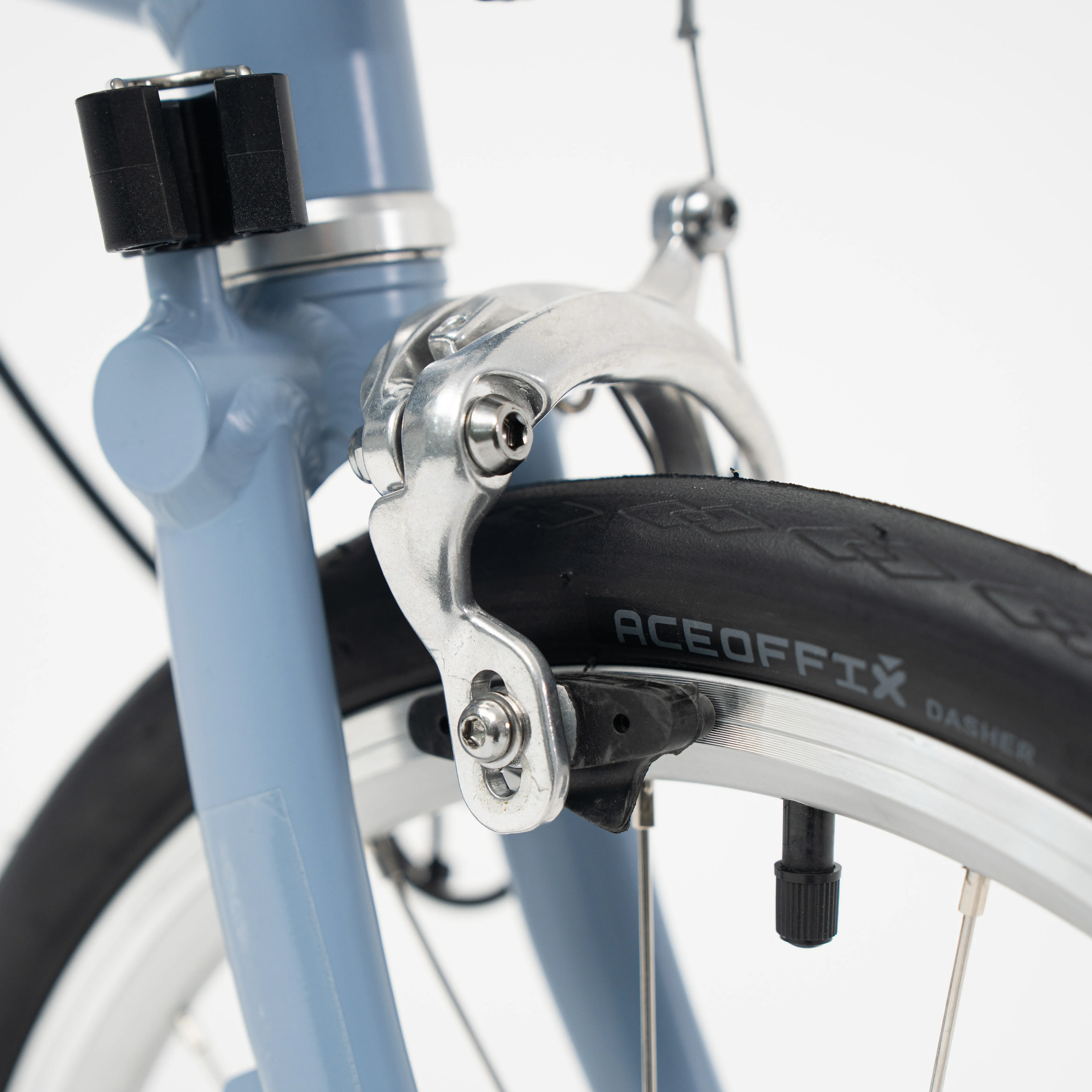 Lumio front brake detail — forged alloy calliper paired with ACEOFFIX Dasher tyres
