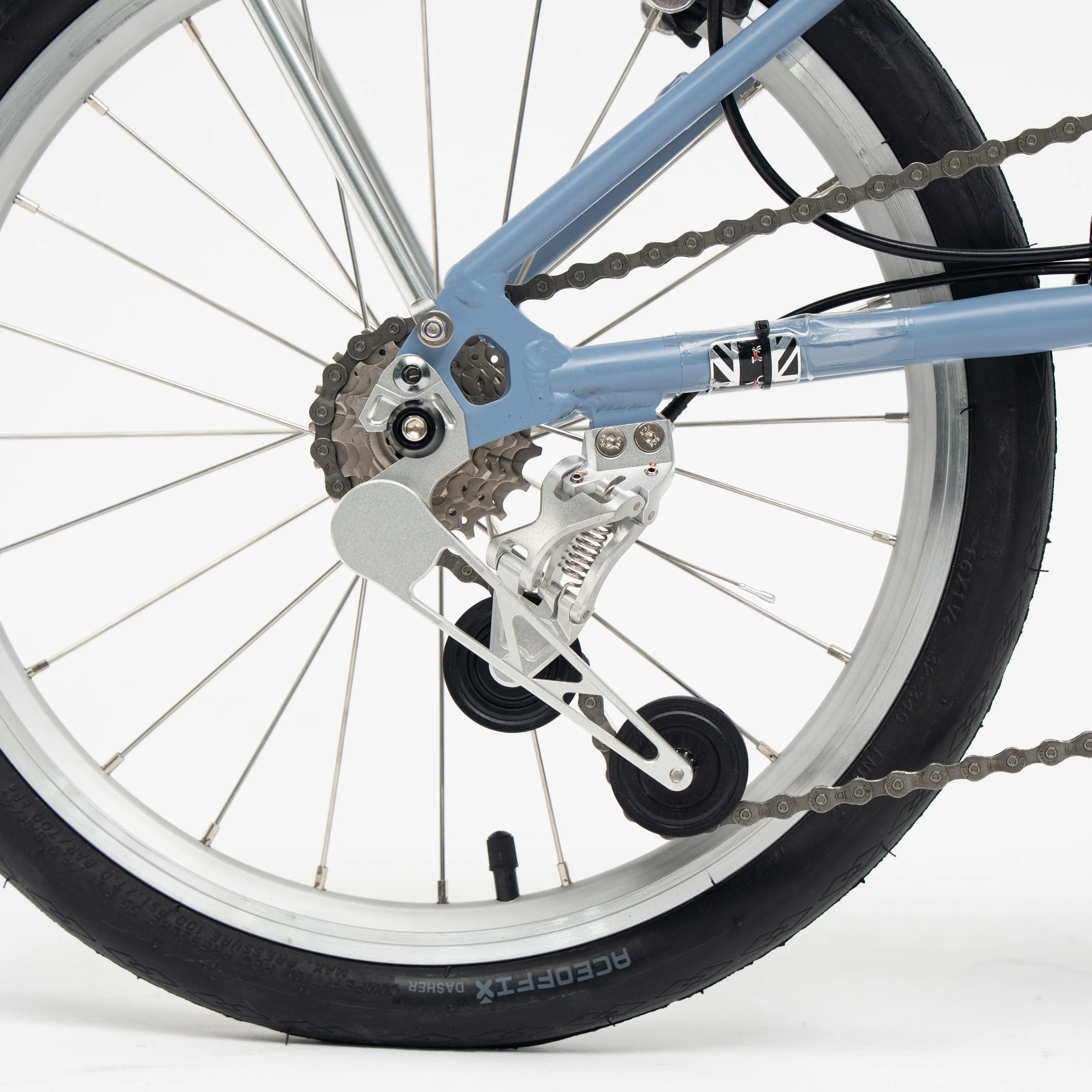Lumio rear wheel and folding easy-wheel detail — rear derailleur, cassette, ACEOFFIX rear tyre