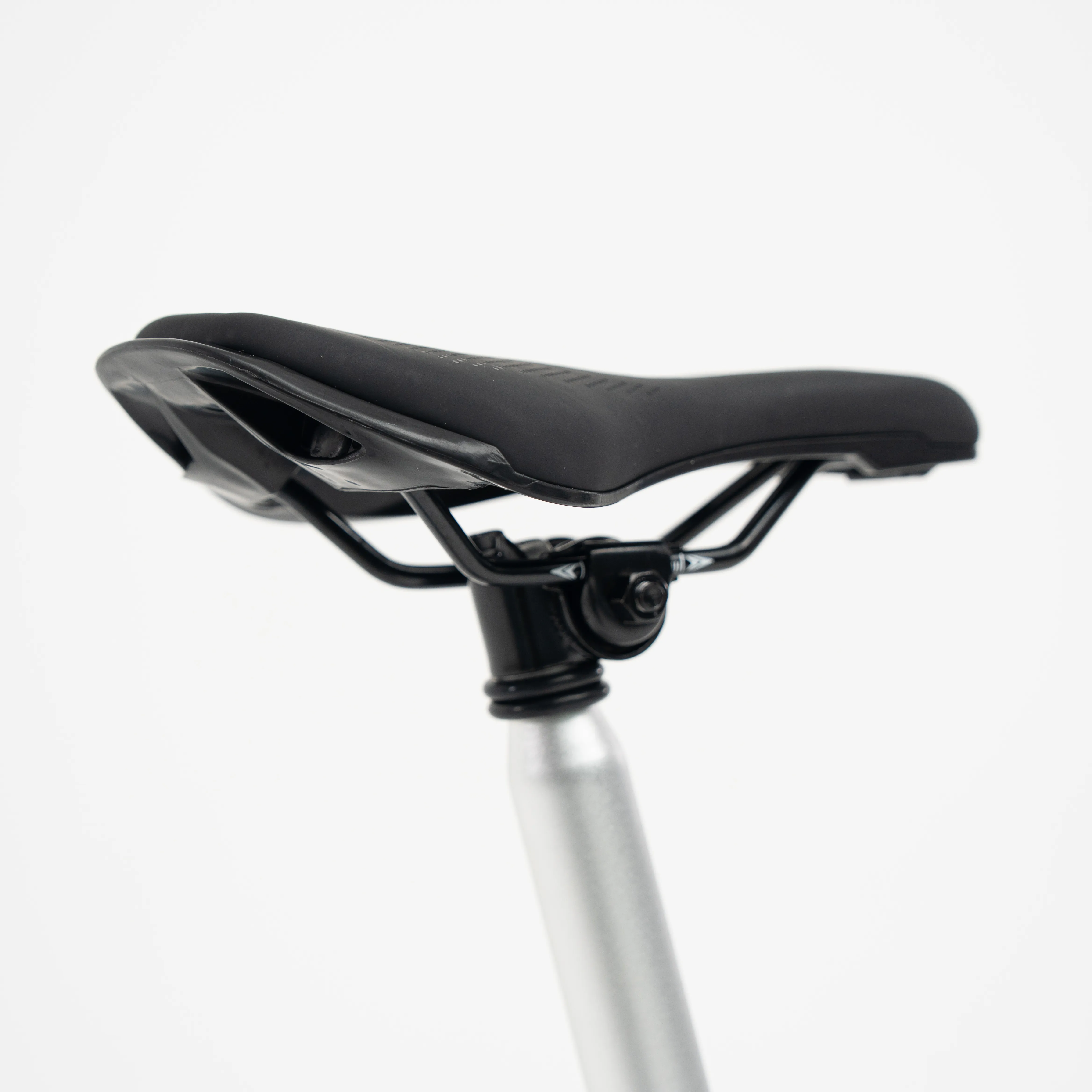 Lumio saddle detail — hollow-foam comfort saddle on a sprung-clamp seatpost