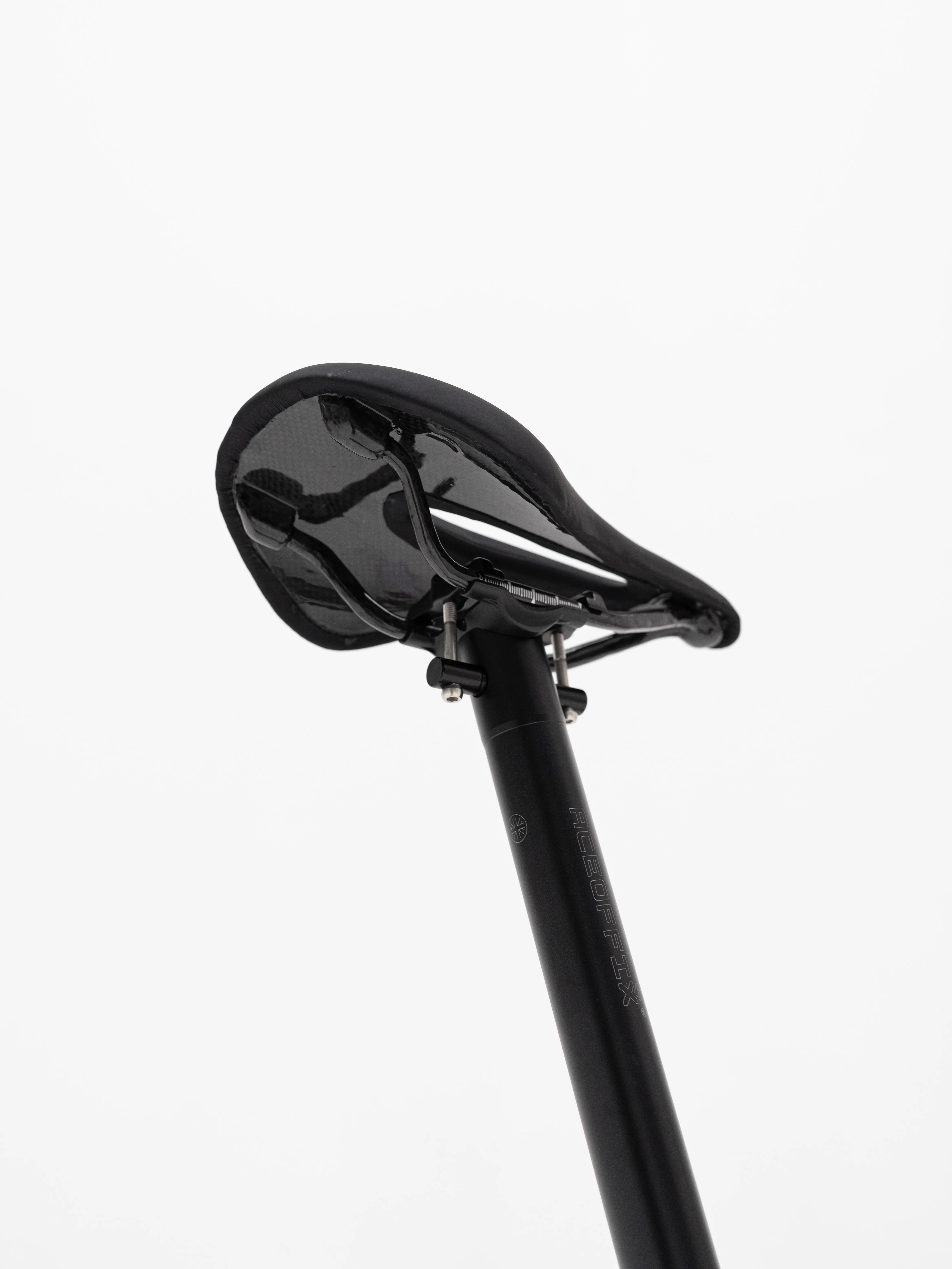 Gravon carbon-fibre saddle detail on ACEOFFIX alloy seatpost