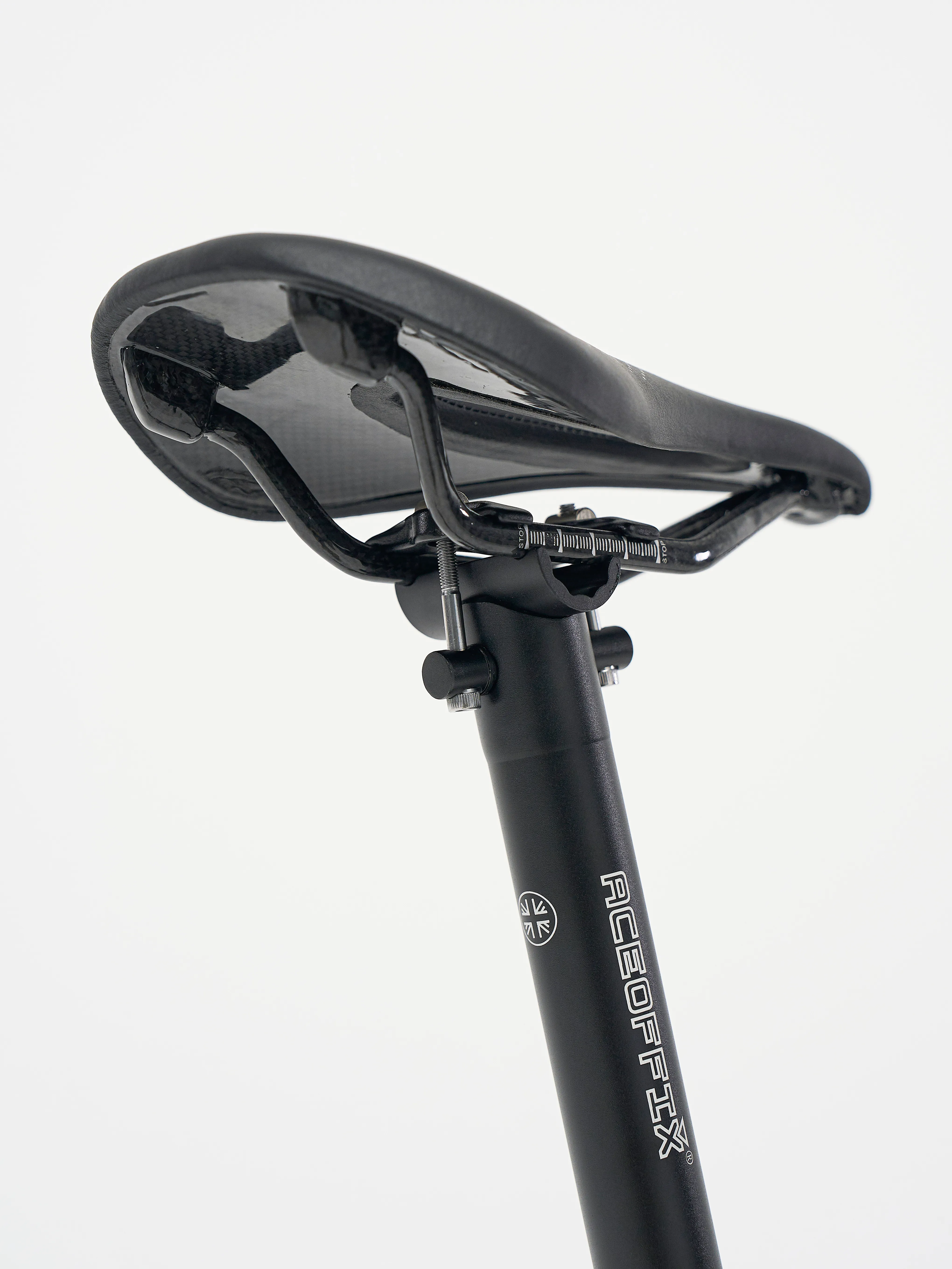 Aerra carbon-fibre saddle detail on ACEOFFIX alloy seatpost
