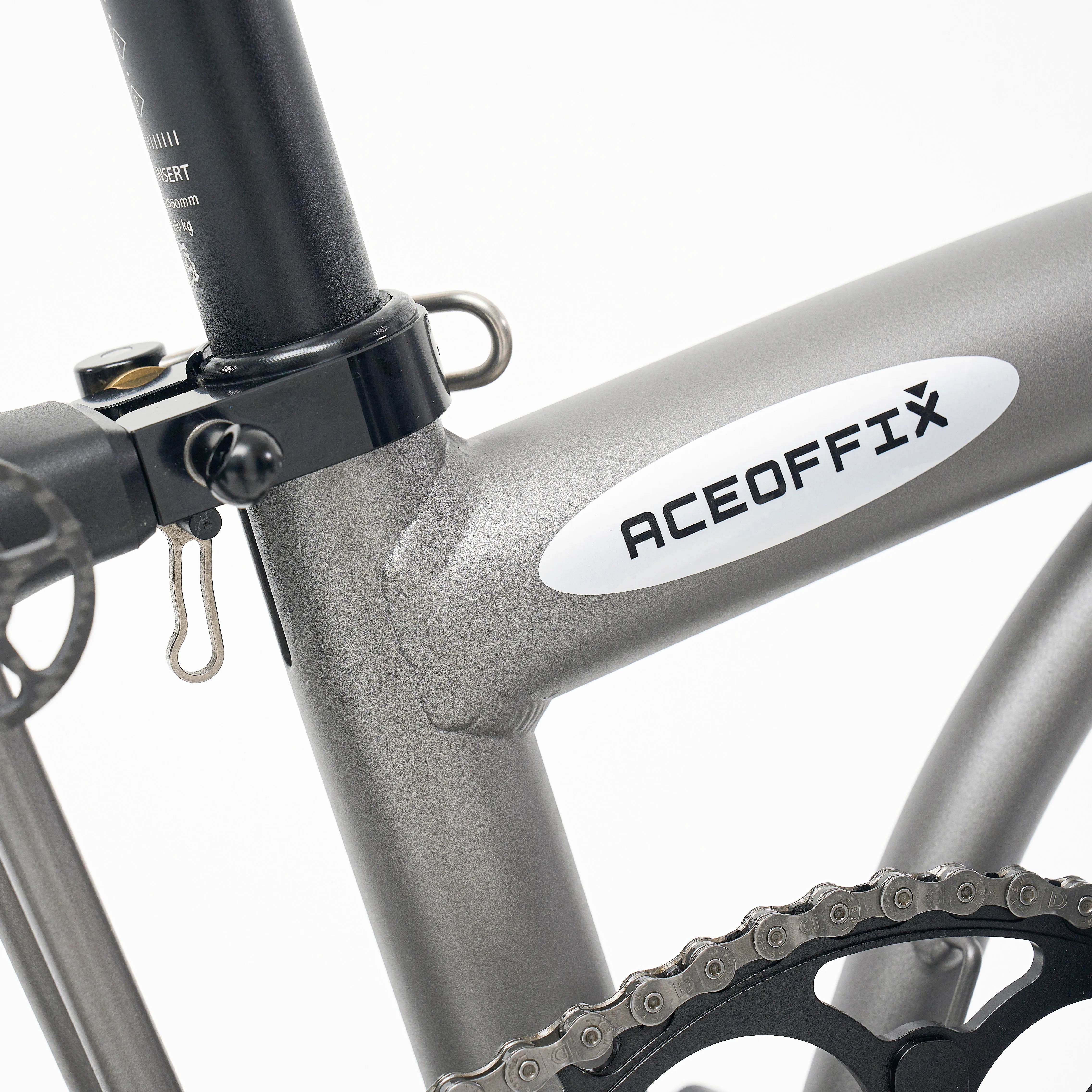 Aerra seat clamp and ACEOFFIX-branded main beam detail